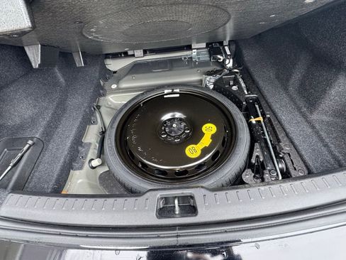 Used 2024 Volvo S60 B5 Plus image 8