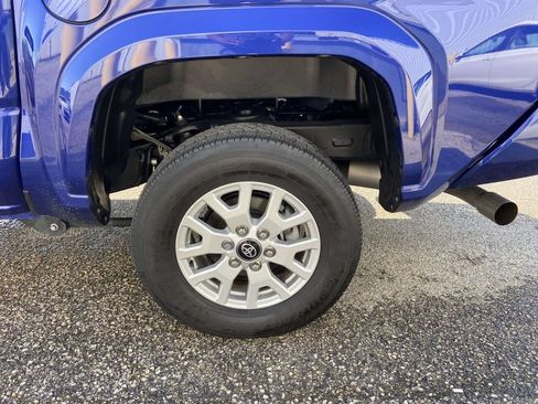 Used 2024 Toyota Tacoma SR5 AWD/4WD image 9