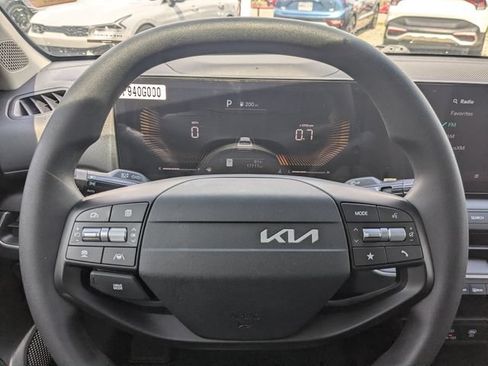 Certified 2025 Kia K4 FWD image 29