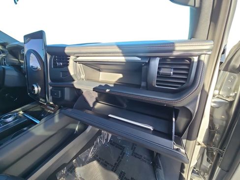 Used 2024 Ford Expedition Max Platinum image 18