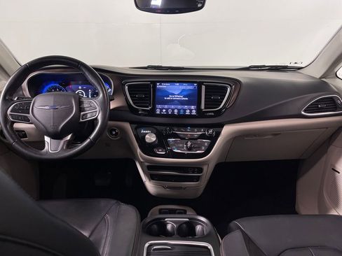 Used 2019 Chrysler Pacifica Touring-L Plus w/ Advanced Safetytec Group FWD image 14