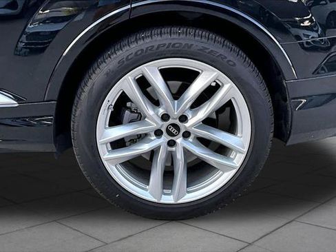 Certified 2025 Audi Q7 3.0T Premium Plus AWD/4WD image 10