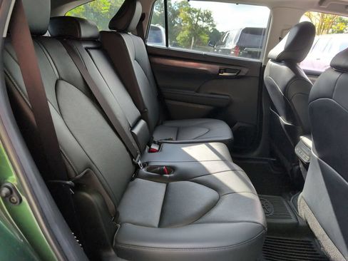 Used 2023 Toyota Highlander Limited FWD image 30