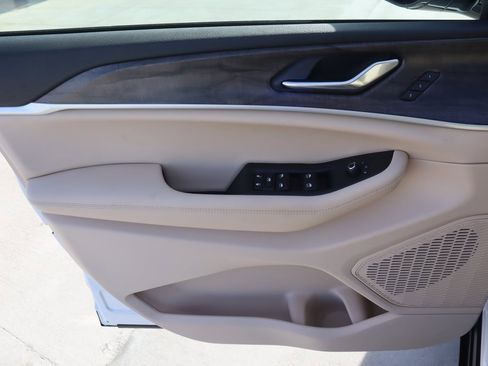 New 2025 Jeep Grand Cherokee Limited image 17