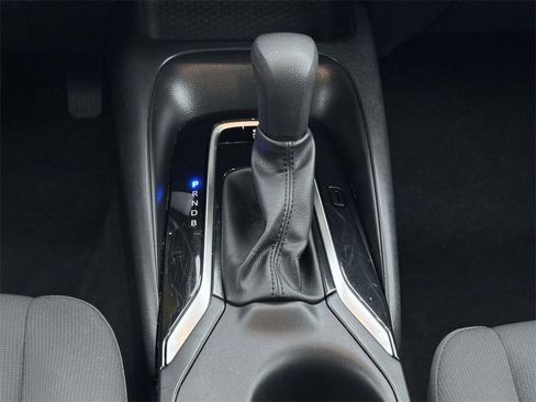 Used 2025 Toyota Corolla LE image 6