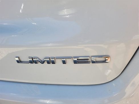 Used 2018 Jeep Compass Limited w/ Navigation Group image 12