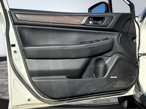 Used 2017 Subaru Outback 2.5i Limited AWD/4WD image 17