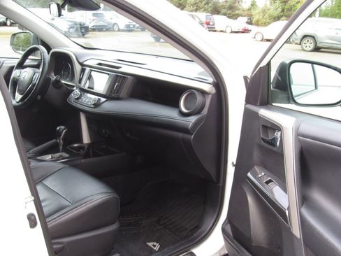 Used 2018 Toyota RAV4 Adventure image 17