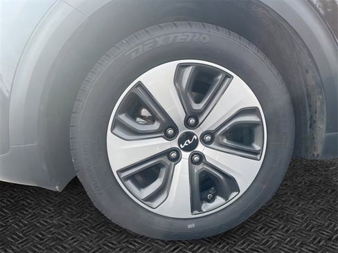 Used 2022 Kia Niro LX image 12