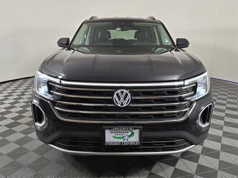Used 2024 Volkswagen Atlas SE image 2