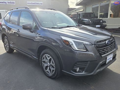 Used 2022 Subaru Forester Premium image 5