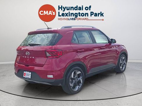 Used 2023 Hyundai Venue SEL FWD image 5
