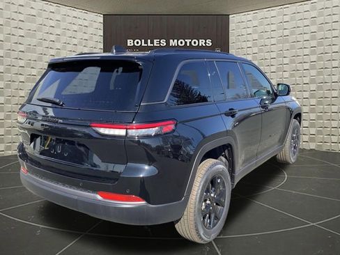 New 2026 Jeep Grand Cherokee Altitude AWD/4WD image 8