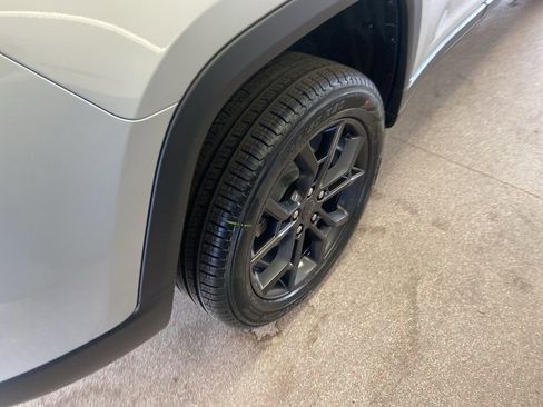 New 2025 Jeep Grand Cherokee Limited image 12