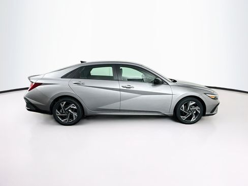 Used 2025 Hyundai Elantra SEL FWD image 10