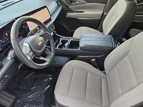 Certified 2026 Chevrolet Traverse LT w/ Driver Confidence Package FWD image 16