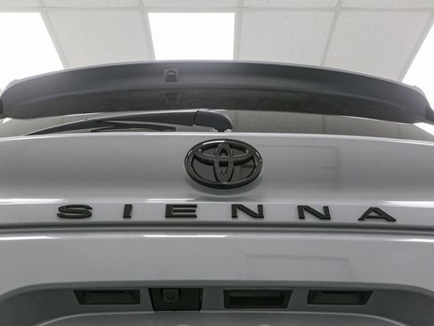 New 2026 Toyota Sienna XLE Woodland Edition AWD/4WD image 11
