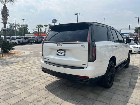 Used 2021 Cadillac Escalade Premium Luxury AWD/4WD image 6