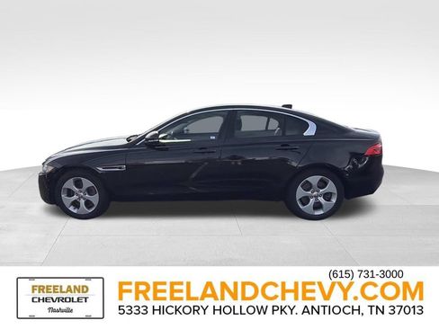 Used 2017 Jaguar XE image 6