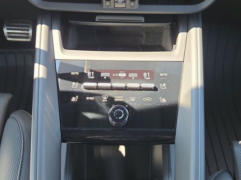 Certified 2025 Porsche Macan 4S Electric AWD/4WD image 13