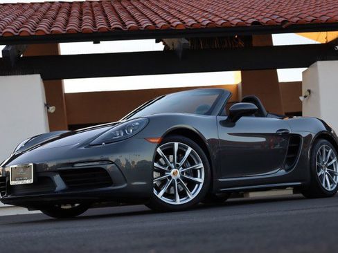 Used 2017 Porsche 718 Boxster image 3