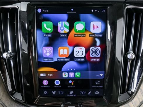 Used 2023 Volvo XC60 B5 Ultimate w/ Climate Package FWD image 18