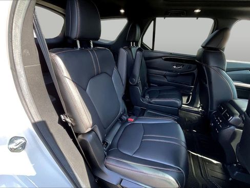 Used 2025 Honda Pilot TrailSport image 21
