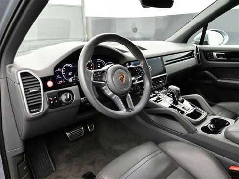 Used 2020 Porsche Cayenne S image 4