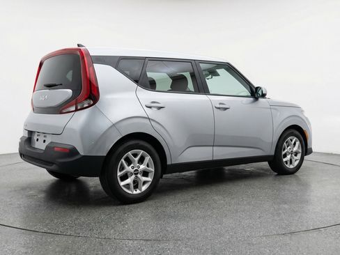 Used 2025 Kia Soul LX w/ LX Technology Package FWD image 9