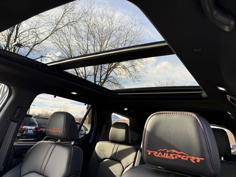 Certified 2025 Honda Pilot TrailSport image 62