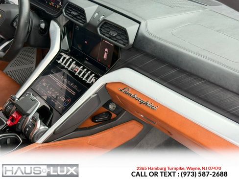 Used 2021 Lamborghini Urus AWD/4WD image 25