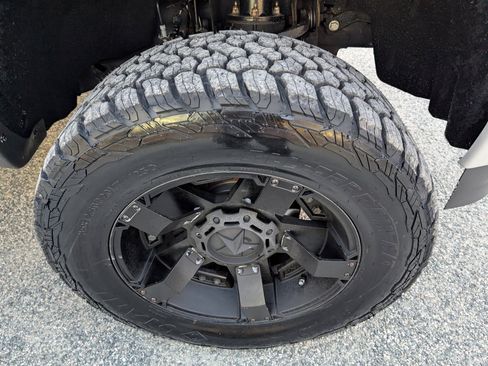 Used 2016 GMC Sierra 1500 Denali w/ Enhanced Driver Alert Package image 4