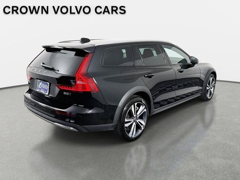 Used 2025 Volvo V60 B5 Cross Country Plus image 6