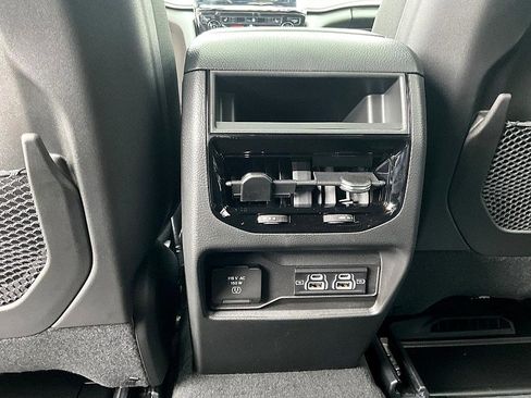 New 2025 Jeep Grand Cherokee Altitude image 33