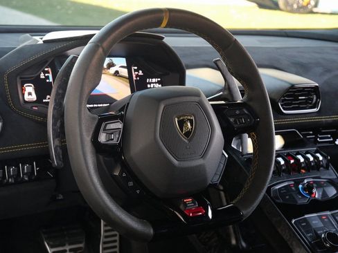 Used 2018 Lamborghini Huracan Performante image 20