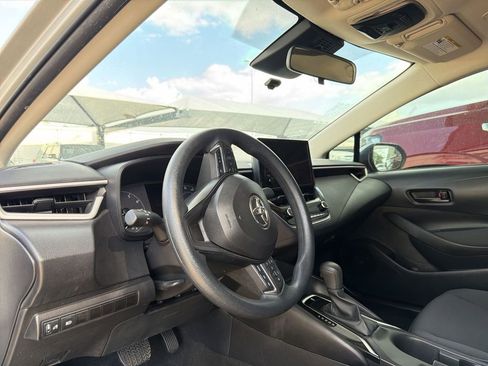 Used 2025 Toyota Corolla LE FWD image 5