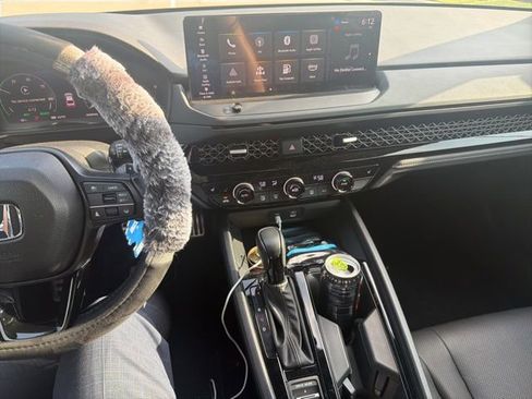 Used 2025 Honda Accord Sport image 17