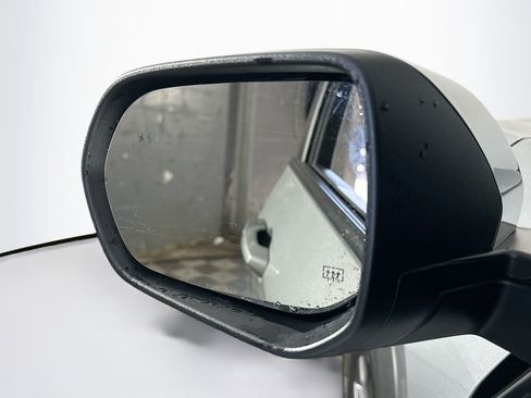 Used 2025 Chevrolet Equinox LT AWD/4WD image 16