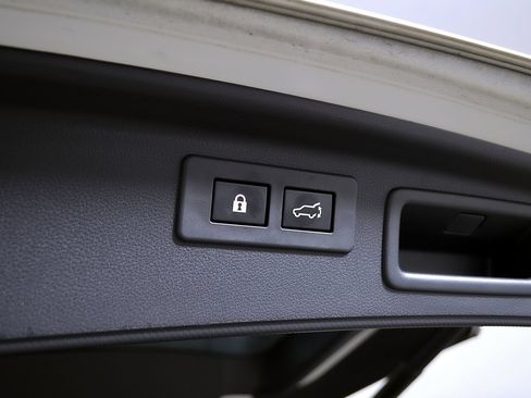 Used 2023 Subaru Forester Premium AWD/4WD image 13