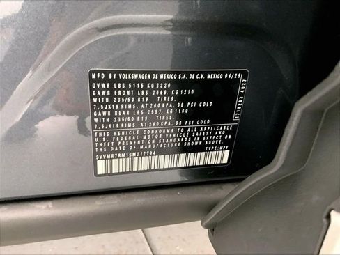 Certified 2025 Volkswagen Tiguan SE w/ Panoramic Sunroof Package AWD/4WD image 32