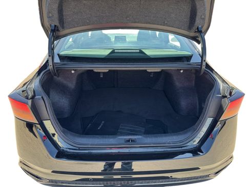 Used 2025 Nissan Altima 2.5 SV FWD image 24