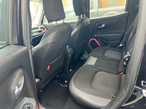 Used 2017 Jeep Renegade Trailhawk AWD/4WD image 26