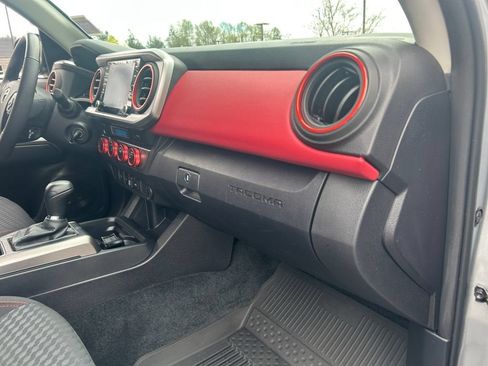 Used 2022 Toyota Tacoma SR5 AWD/4WD image 27
