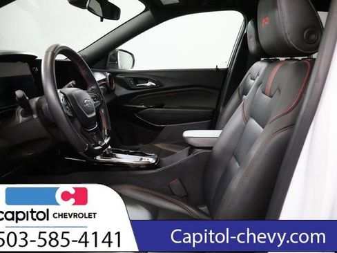 Used 2024 Chevrolet Trax RS w/ Sunroof Package FWD image 12