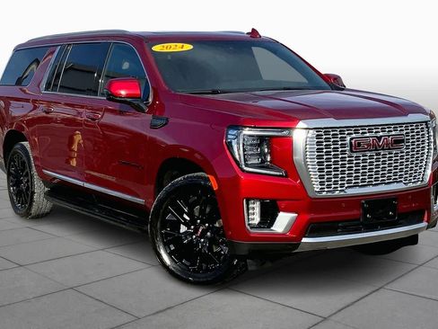 Used 2024 GMC Yukon XL Denali w/ Advanced Technology Package image 2