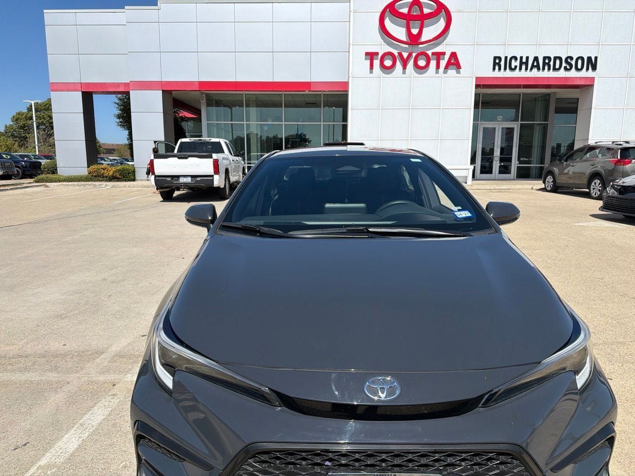 Used 2025 Toyota Corolla SE FWD image 2