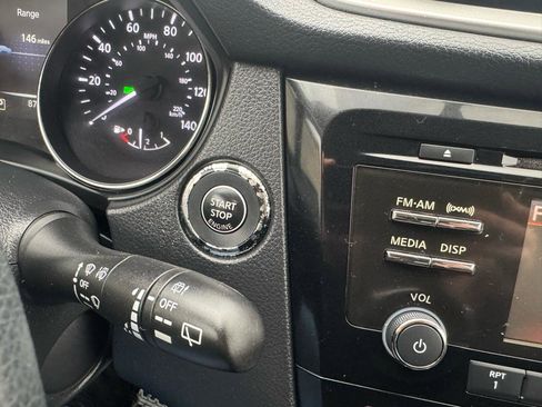 Used 2016 Nissan Rogue SV image 25