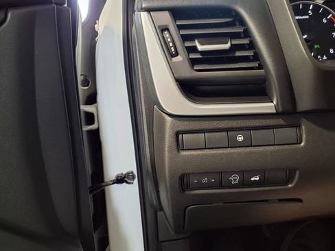 Used 2025 Nissan Rogue SV FWD image 15