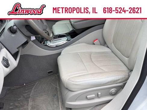 Used 2017 Buick Enclave Leather FWD image 8