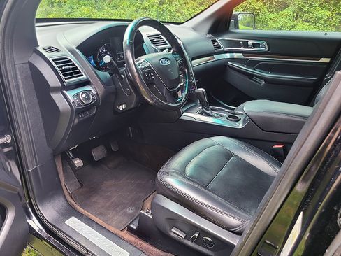 Used 2016 Ford Explorer Limited w/ Equipment Group 301A FWD image 13